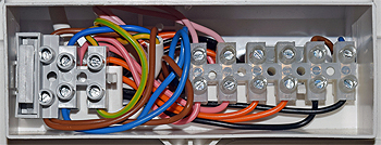 vk unica i32 ter mains connections.jpg